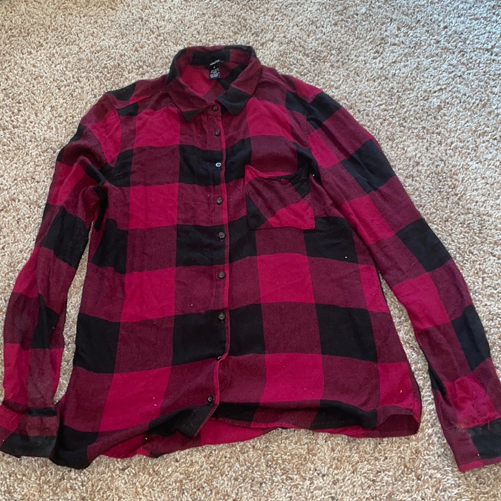 Rue 21 burgundy flannel size medium